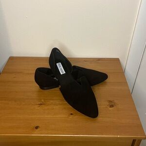 Steve Madden. Black pointed-toe flats. Faux suede material